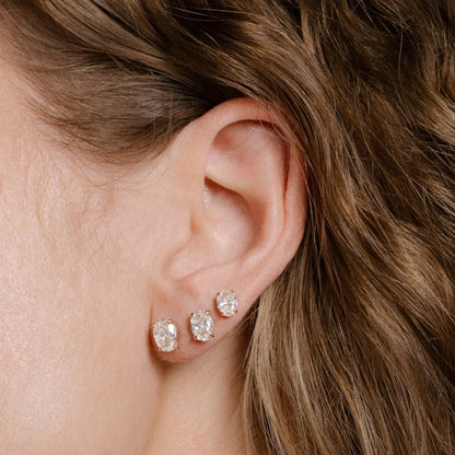 Oval Solitaire Stud
